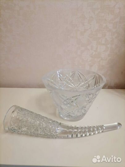 Хрустальная ваза и рог