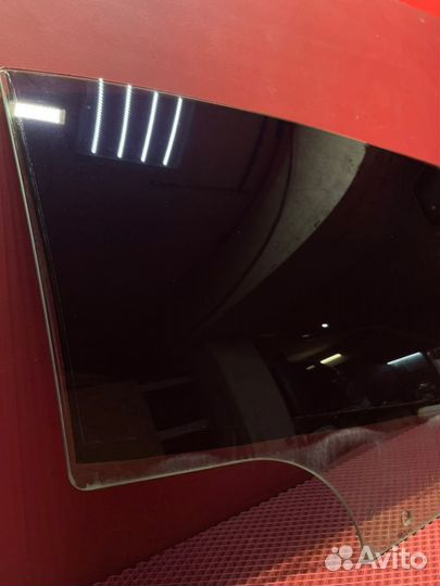 Стекло двери заднее правое Bmw 7-Series F02 N63B44