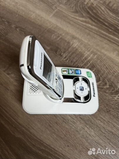 Радиотелефон. Panasonic. KX- TG8421 RU. Белый