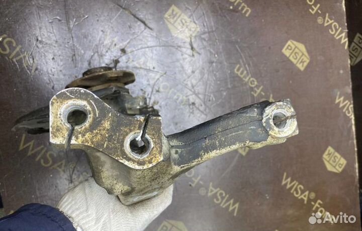 Кулак поворотный передний правый Audi A4 B6 1464