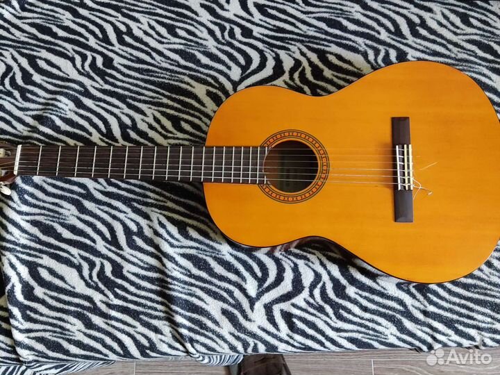 Классическая гитара yamaha