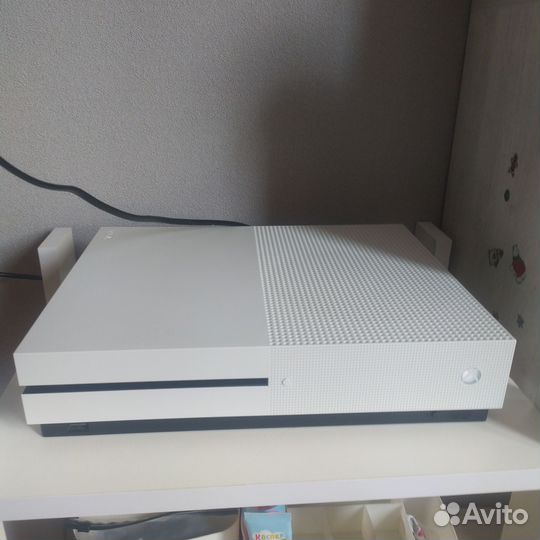 Xbox One s 2 геймпада 1tb