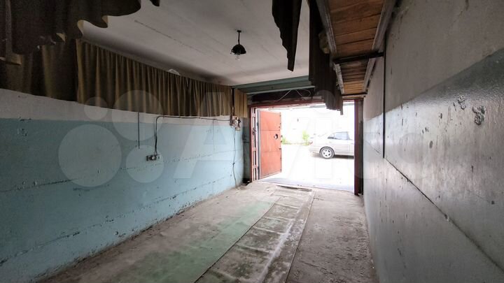 Гараж, > 30 м²