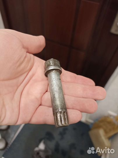 Колесные болты от lancer 9