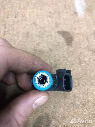 Форсунка топливная Chevrolet Cruze F16D3 2011