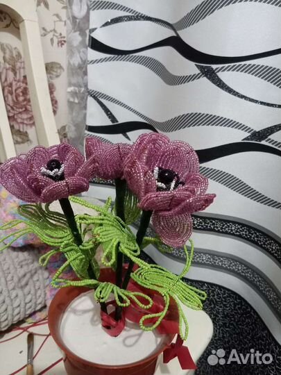 Искусственные цветы в горшках из бисера