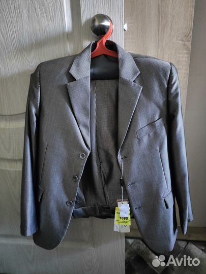 Костюм тройка