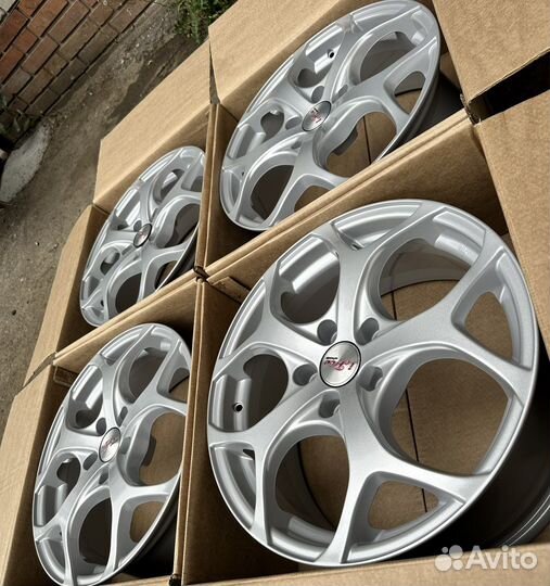 Диски литые 7,0x17/5x114.3 ET45 D67,1