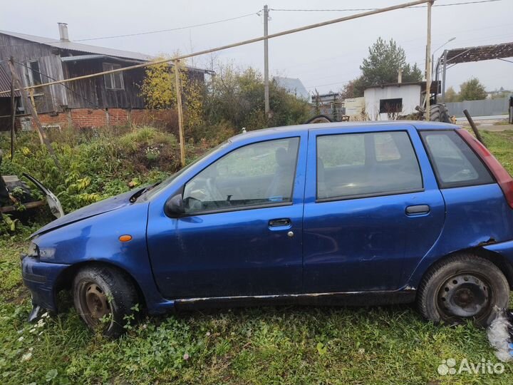 FIAT Punto 1.2 МТ, 1998, битый, 200 000 км