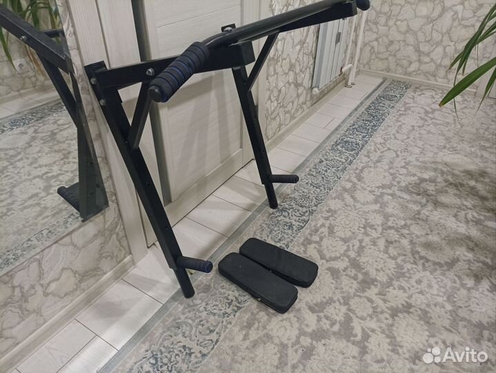 Турник настенный с брусьями