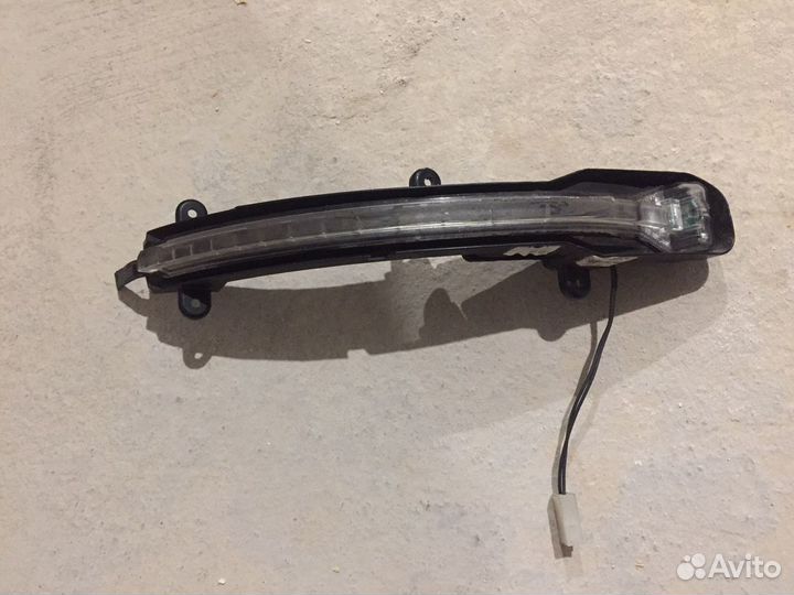 Повторитель поворота с дефектом правый Audi Q5 Q7