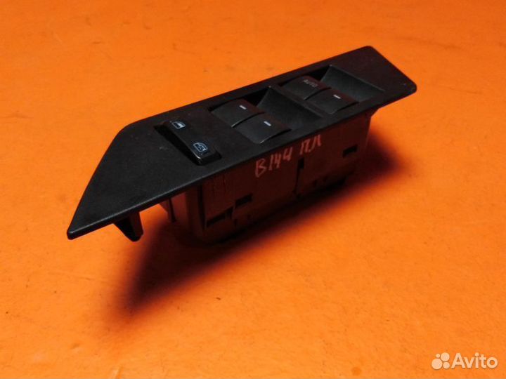 Блок управления стеклоподъемниками передний левый