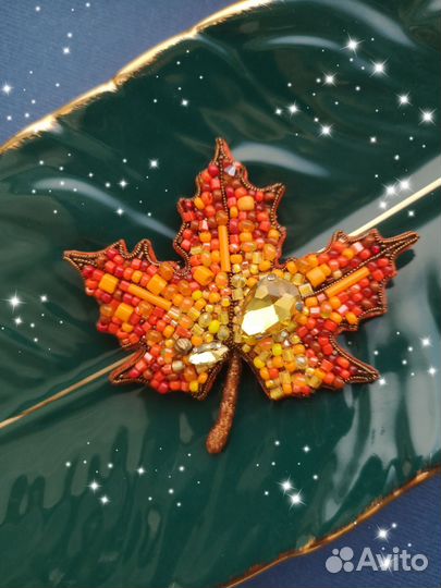 Брошь лист клена Брошка Кленовый листик ручная раб