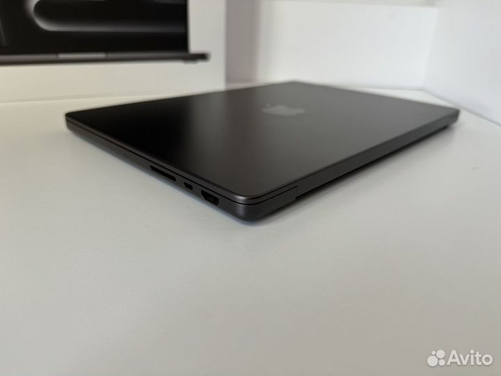 Отличный Macbook Pro 14 M3 Pro 18Gb 1Tb Black