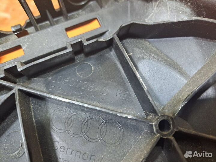 Кронштейн бампера передний правый Audi Q7 4L BHK