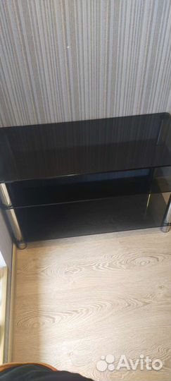 Стеклянная тумба под тв