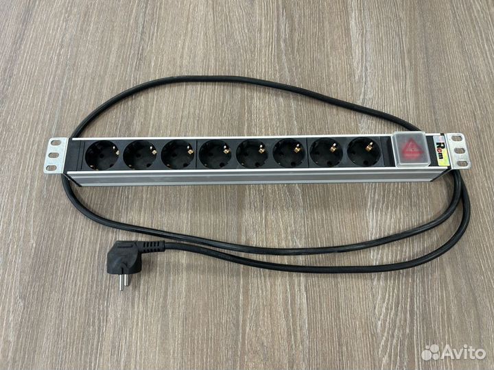 Блок розеток Rem-16 R-16-8S-V-440-1,8