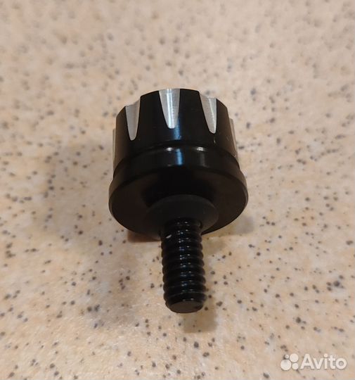 Болт крепление сиденья Harley-Davidson