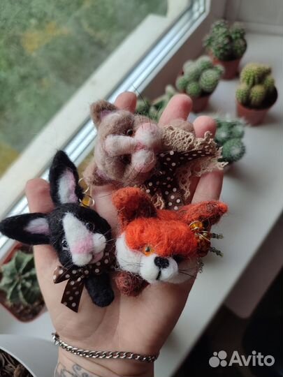 Брошь валяная