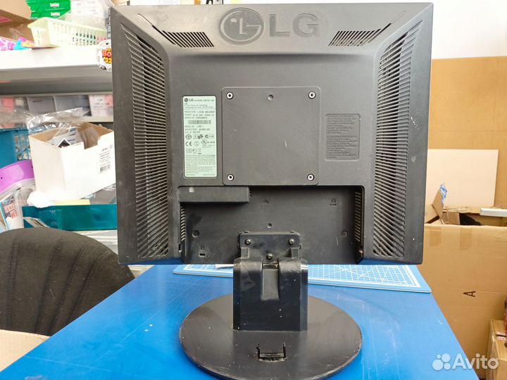 Монитор LG 19