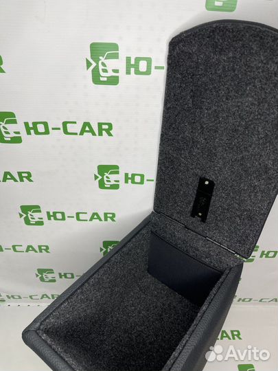 Подлокотник Toyota Isis (2004-2017) Бардачок