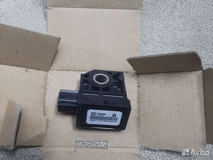 Датчик удара Mitsubishi Pajero 4