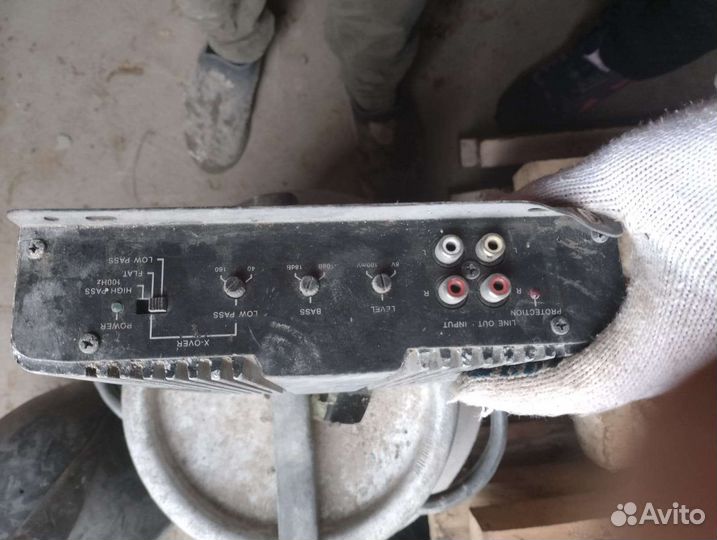 Усилитель звука в автомобили