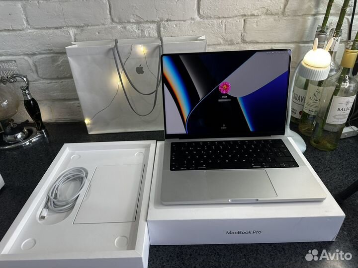 MacBook Pro 14 2021 M1 Pro/16GB/512SSD/Идеал