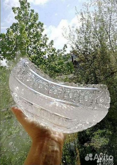 Хрустальные вазы и креманки