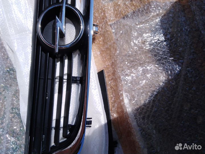 Решетка радиатора Opel Vectra B