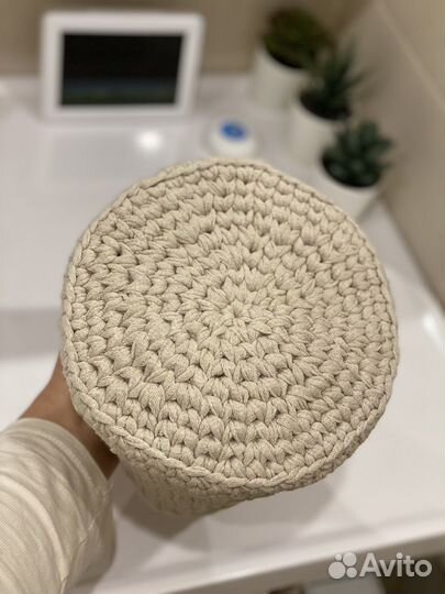 Корзинка вязаная с ушками