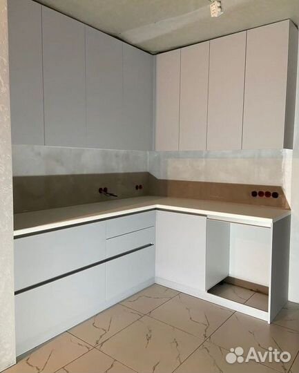 Кухня с антресолями артикул 19810