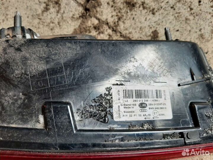 Фонарь внутренний задний Audi A4 B9