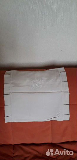 Наволочка для маленькой подушки с вышивкой. Новая