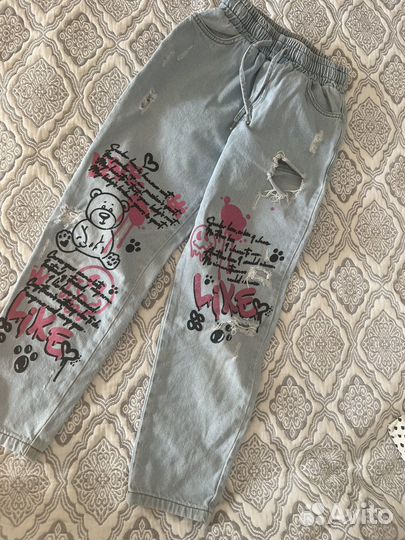 Джинсы с приниом. Джинсы с потертостями