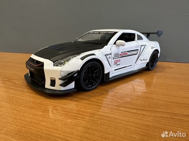 Nissan GT-R 1:24