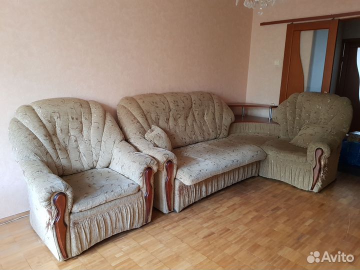 Угловой диван и кресло