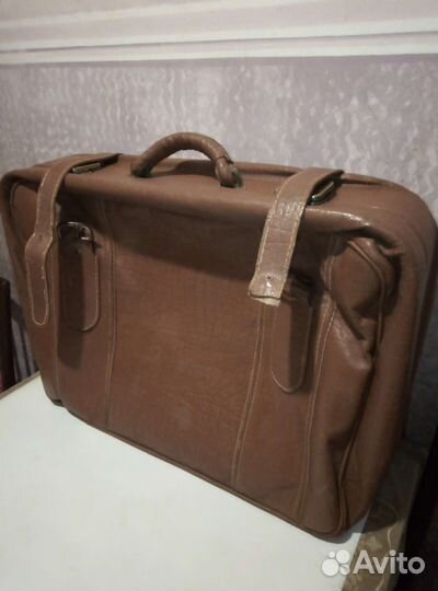 Чемодан советских времен. кожа