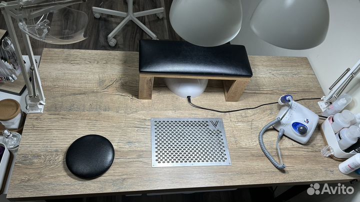 Маникюрный стол с вытяжкой