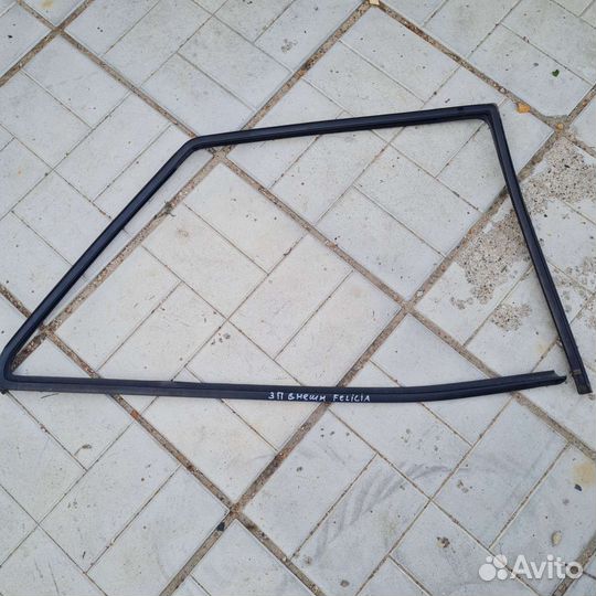 Уплотнитель стекла двери Skoda Felicia1.3 задний п