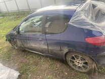 Peugeot 206 1.9 MT, 2001, битый, 300 000 км, с пробегом, цена 75 000 руб.