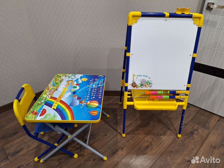 Мольберт и стол