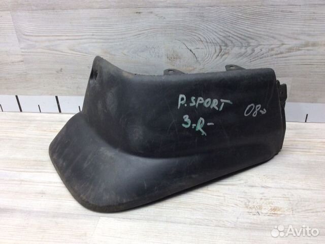 Брызговик задний правый Mitsubishi Pajero/Montero