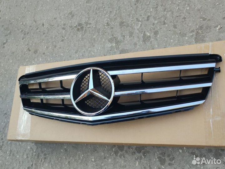 Решетка радиатора Mercedes C W204