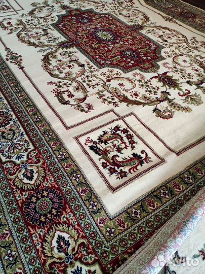 Ковер шерстяной новый