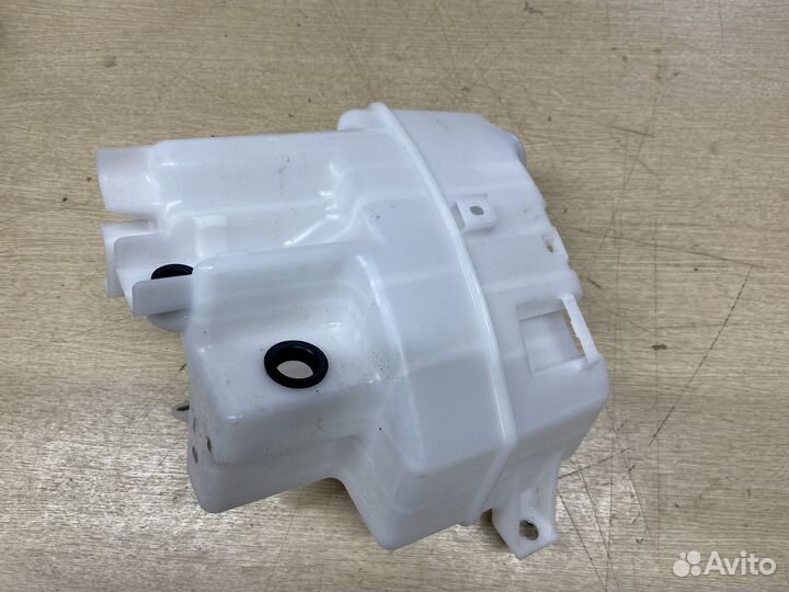 Бачок омывателя Toyota Camry 70