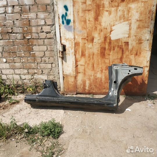 Правый порог Toyota avensis 2