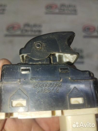 Блок управления стеклоподъемниками Chevrolet Aveo