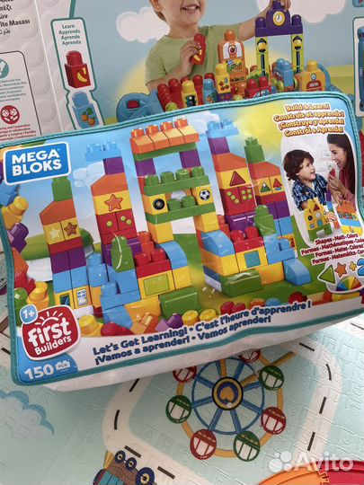 Стол для конструирования и набор кубиков мегаблокс