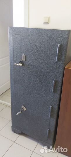 Сейф металлический